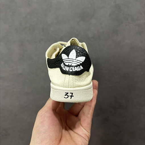 Balenciaga X Adidas スミスホワイトスニーカーコレクション