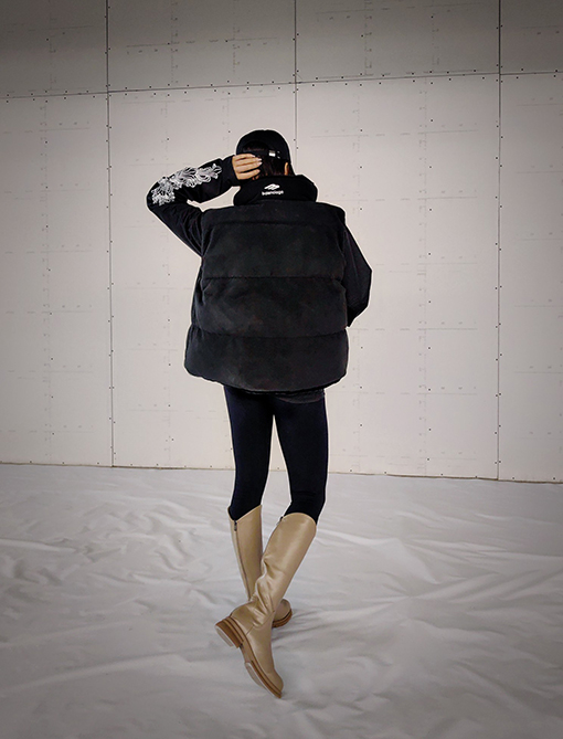 バレンシアガ SKI スキーコレクション3B Sports Icon Skiレター刺繍リバーシブルファーコットンベスト