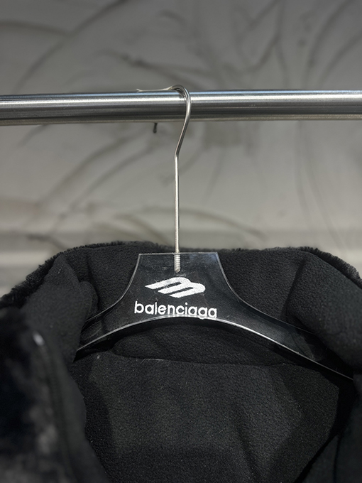 バレンシアガ SKI スキーコレクション3B Sports Icon Skiレター刺繍リバーシブルファーコットンベスト