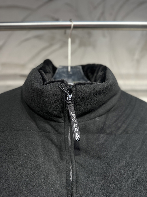 バレンシアガ SKI スキーコレクション3B Sports Icon Skiレター刺繍リバーシブルファーコットンベスト