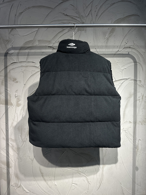 バレンシアガ SKI スキーコレクション3B Sports Icon Skiレター刺繍リバーシブルファーコットンベスト
