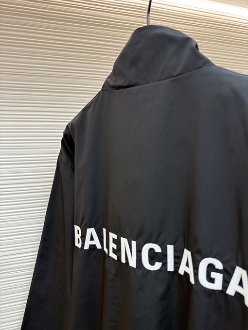 バレンシアガ Balenciaga スタンドカラーのロゴ刺繍り速乾ジャケット