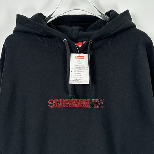 シュプリームコピー SUPREME × SWAROVSKI FW25 MOTION LOGO HOODED ラインストーンファントムフード付きスウェットシャツ