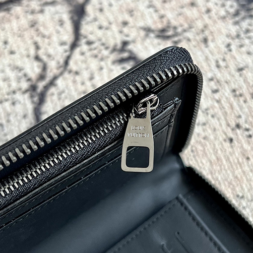 ルイヴィトン Monogram Shadow ファスナー付き縦型財布 M11710
