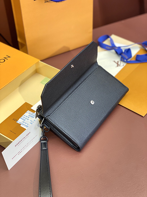 ルイヴィトン Aerogram スタイリッシュな長財布 M69831
