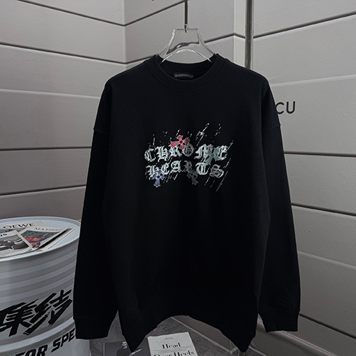 クロムハーツ フロントとバックにクロスと馬蹄のロゴプリントしたクルーネック スウェットシャツ