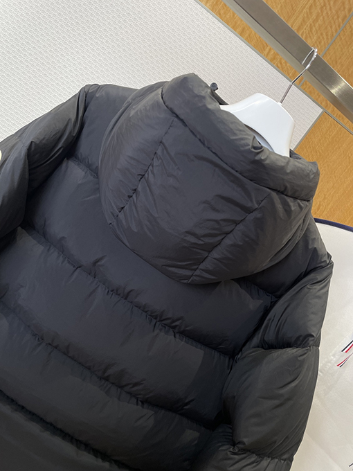 モンクレールコピー ジッパーポケット付き張仔ロングダウンジャケット