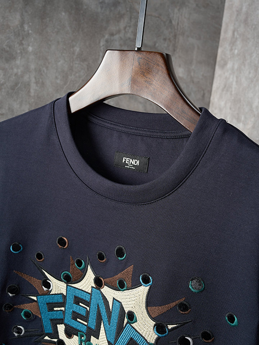 フェンディスーパーコピーネイビー アイレット刺繡 グラフィック 半袖 Tシャツ