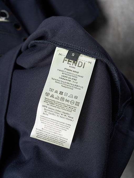 フェンディスーパーコピーネイビー アイレット刺繡 グラフィック 半袖 Tシャツ
