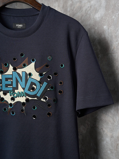 フェンディスーパーコピーネイビー アイレット刺繡 グラフィック 半袖 Tシャツ