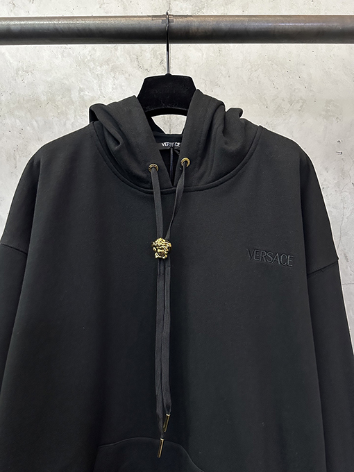 ヴェルサーチ VERSACE 刺繍りのフード付きスウェットシャツ