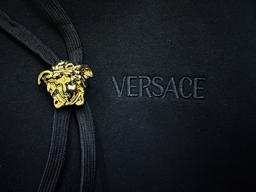 ヴェルサーチ VERSACE 刺繍りのフード付きスウェットシャツ