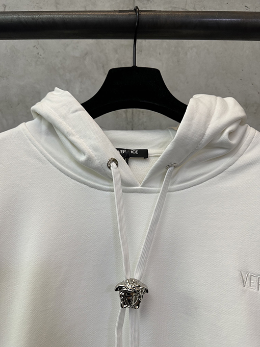 ヴェルサーチ VERSACE 刺繍りのフード付きスウェットシャツ