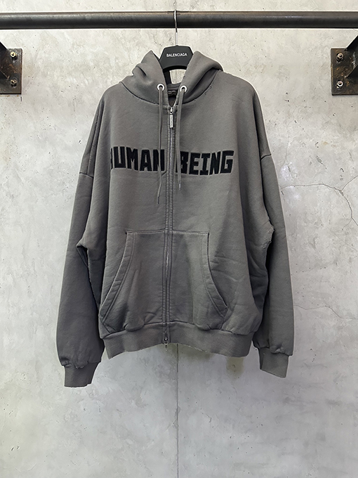 バレンシアガ HUMAN BEING リーズパッチフード付きスウェットシャツシ