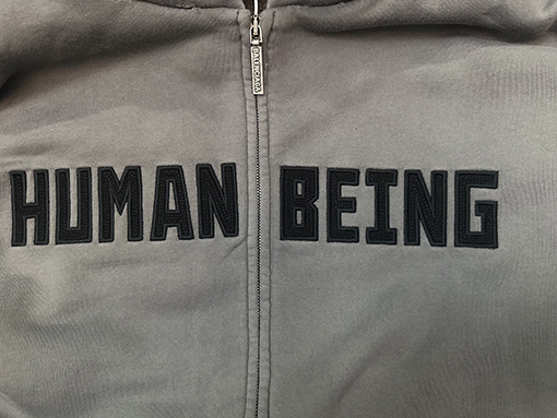 バレンシアガ HUMAN BEING リーズパッチフード付きスウェットシャツシ