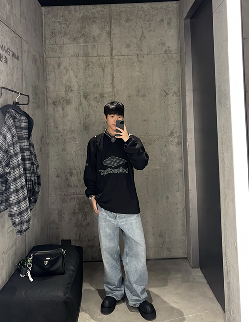 バレンシアガ Balenc1aga アメリカンフットボールの長袖シャツ