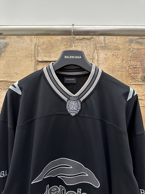 バレンシアガ Balenc1aga アメリカンフットボールの長袖シャツ