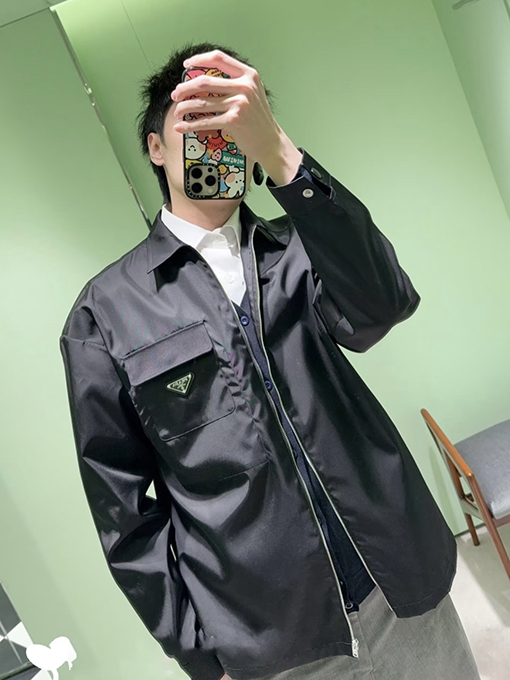 プラダコピー 無地ロゴジップアップカラー長袖ジャケット