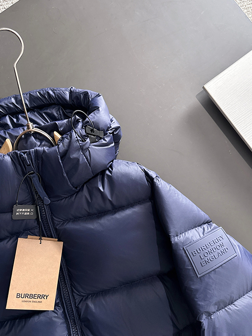 バーバリースーパーコピー Burberry 新しいダウンジャケット
