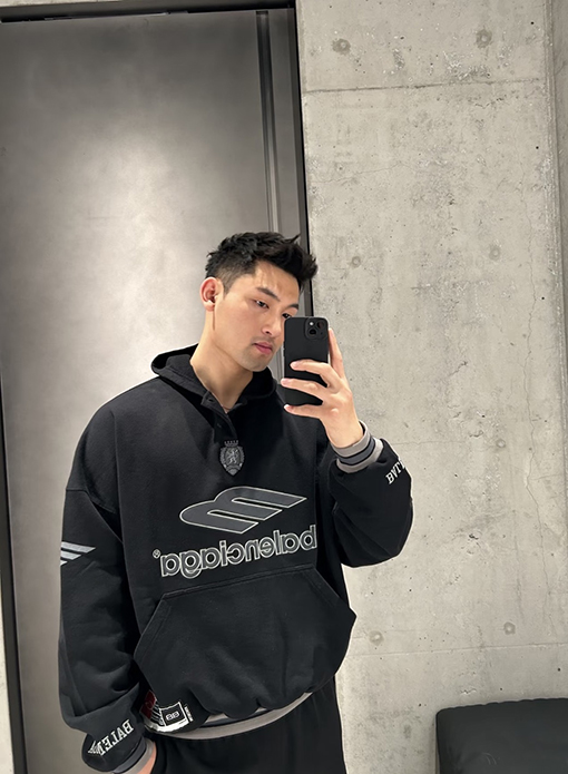 バレンシアガ Balenciaga 新しいフード付きスウェットシャツ