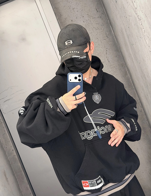 バレンシアガ Balenciaga 新しいフード付きスウェットシャツ