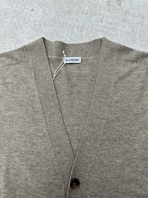 バーバリーコピー 無地シングルブレストVネックカーディガンカシミヤセーター