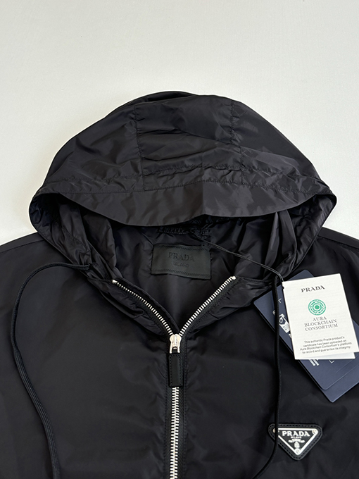 プラダ Re-Nylon リサイクルナイロン クラシック トライアングル ロゴ トレンチコート
