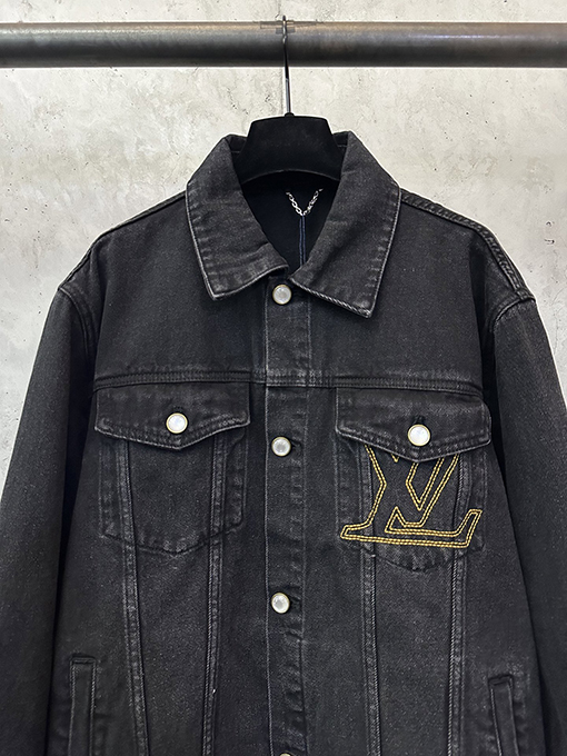 ルイヴィトン 刺繍レザーラベルとターンダウンカラーのデニムジャケット