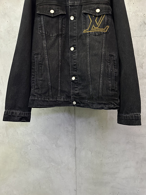 ルイヴィトン 刺繍レザーラベルとターンダウンカラーのデニムジャケット