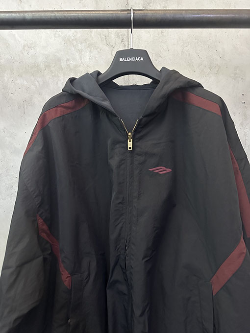 バレンシアガ BALENCIAGA 黒と赤のカラーブロックリバーシブルジップアップジャケット