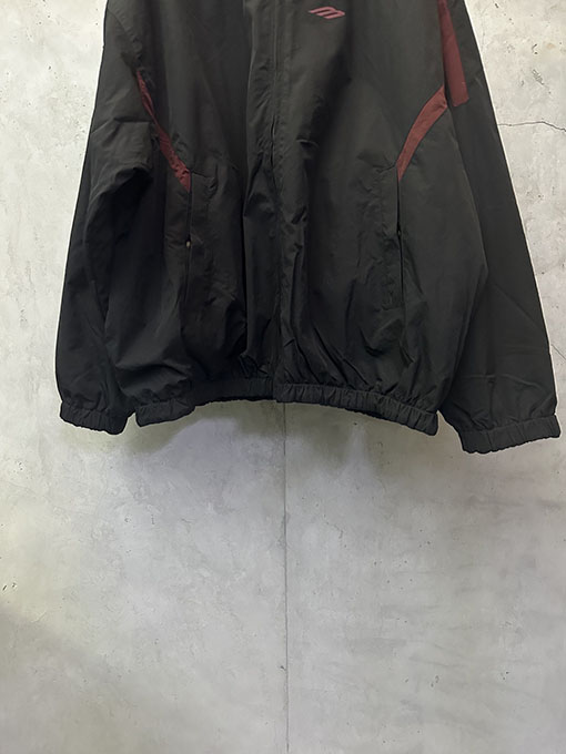 バレンシアガ BALENCIAGA 黒と赤のカラーブロックリバーシブルジップアップジャケット