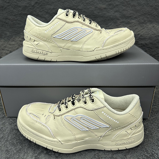 バレンシアガ Balenciaga HAMPTONS WORN-OUT ミディアムダメージスニーカー