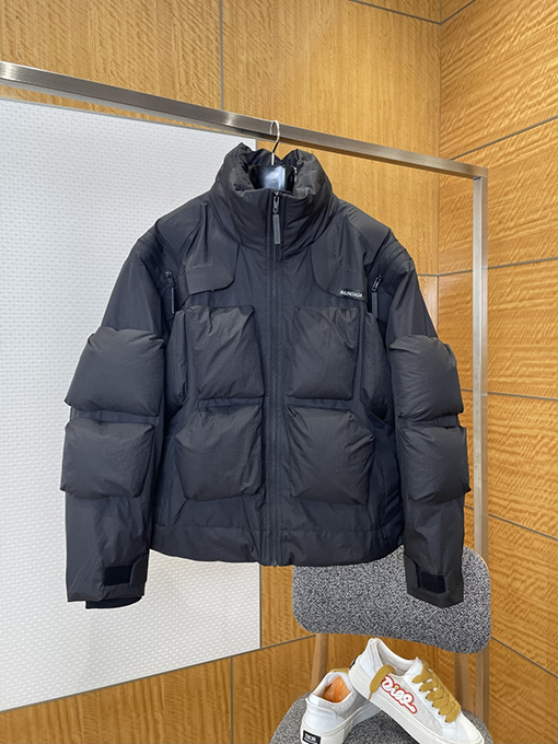 バレンシアガスーパーコピー BALENCIAGA ワークウェアスタイルのダウンジャケット