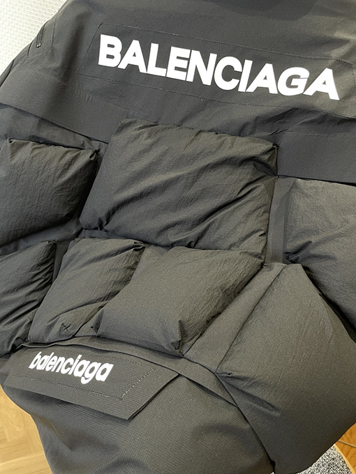 バレンシアガスーパーコピー BALENCIAGA ワークウェアスタイルのダウンジャケット