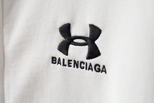 バレンシアガ Balenciaga アンダーアーマー 刺繍入り ジップアップ フード付き スウェットシャツ ジャケット