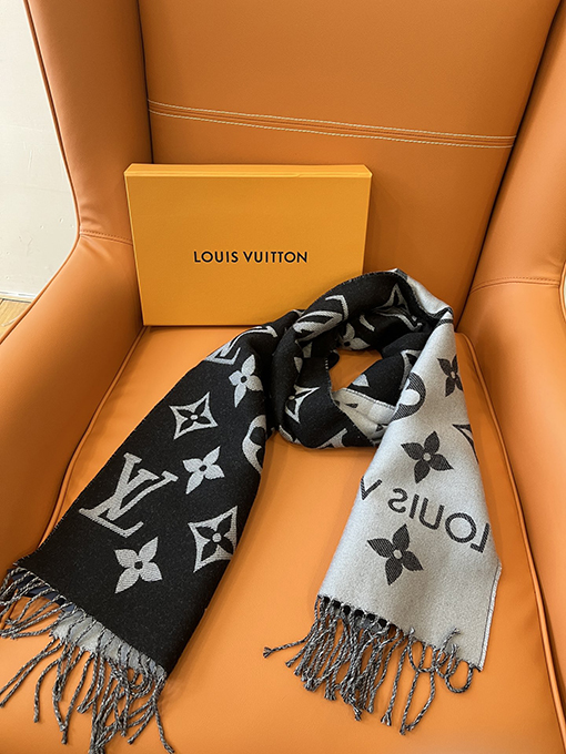 ルイヴィトン LV ESSENTIAL クラシックウールのスカーフ