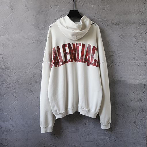バレンシアガ Balenciaga クラシックなレターテーププリントのウォッシュとダメージをしたジップアップパーカー