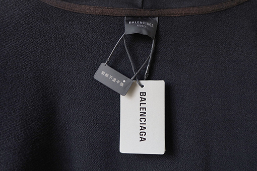バレンシアガコピー Balenciaga レターウォッシュのダメージフード付きスウェットシャツ