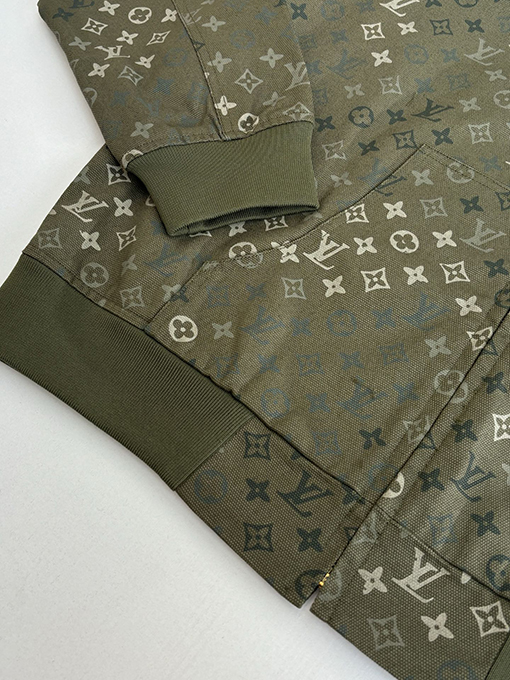 ルイヴィトン Monogram 全面にカモフラージュ柄のジップアップフード付きジャケット