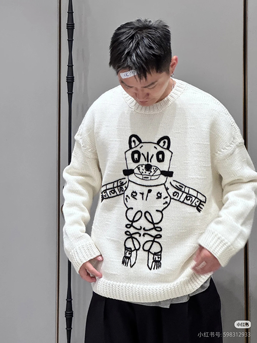 ロエベ 猫をテーマにした刺繍クルーネックセーター