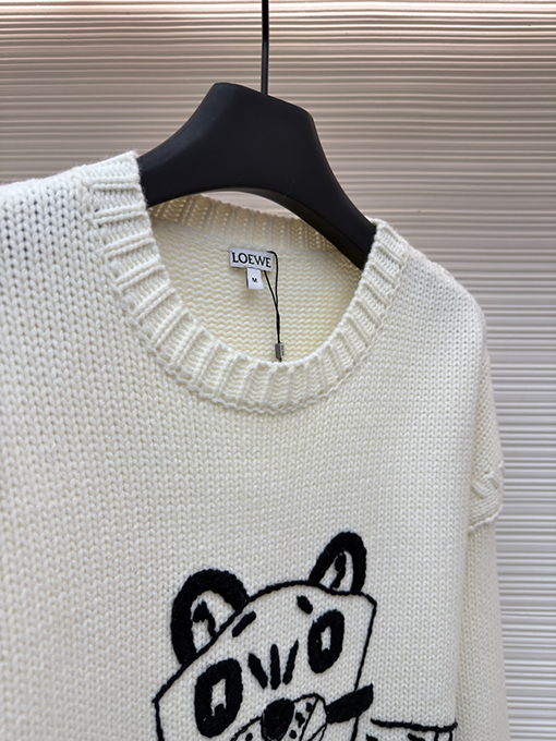 ロエベ 猫をテーマにした刺繍クルーネックセーター