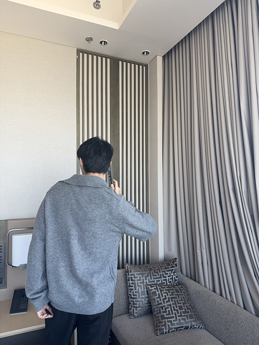 バーバリー 襟付きリブニットカシミヤセーター