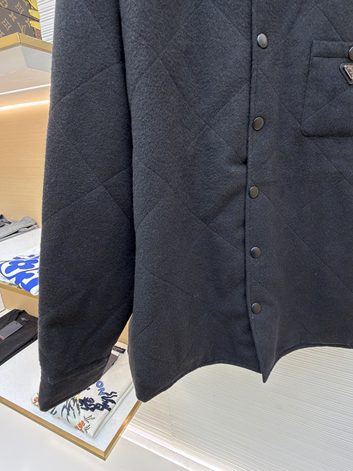 プラダコピー 三角ロゴの襟付きコットンパッド入りジャケット