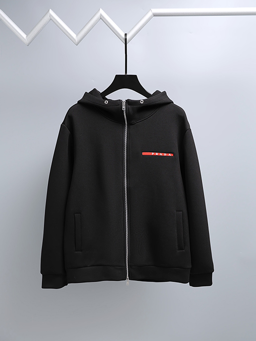 プラダスーパーコピー PRADA 赤いロゴパッチのジップアップフード付きジャケット