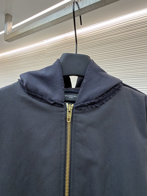 バレンシアガ Balenciaga Bomber フロントとバックのぎがあるクラシックなヘビーデューティーコットンジャケット