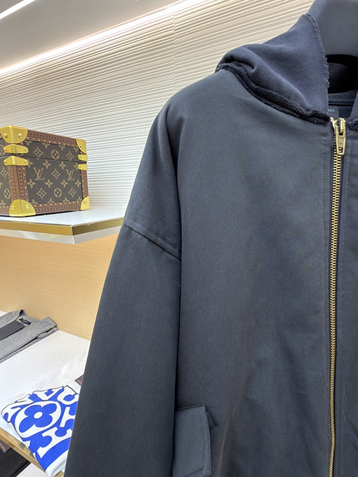 バレンシアガ Balenciaga Bomber フロントとバックのぎがあるクラシックなヘビーデューティーコットンジャケット