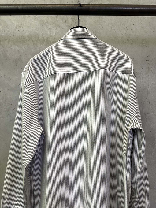 アミ ハート刺繍のストライプ長袖シャツ