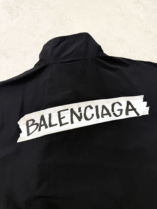バレンシアガ Balenciaga テーププリントのジップアップジャケット