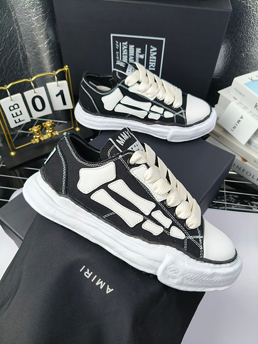 アミリスーパーコピー 骨を溶かすコラボレーションスケートシューズ