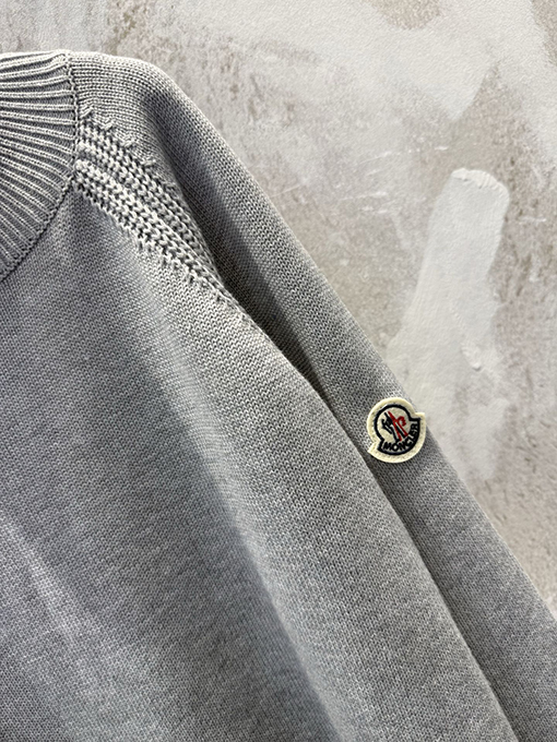 モンクレールスーパーコピー ピュアウールのロゴタートルネックニット長袖セーター